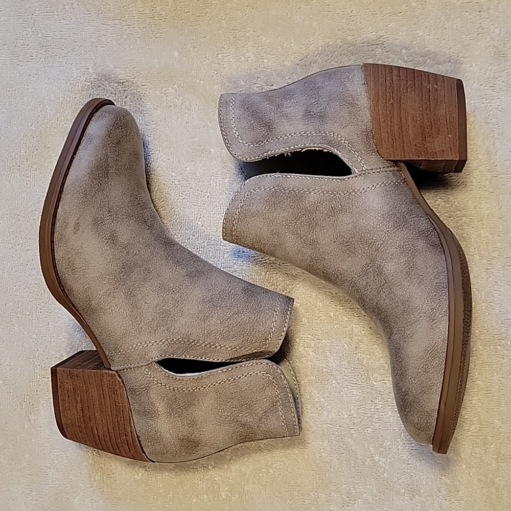 Very G Reagan Ankle Boots, NIB - Picture 6 of 10